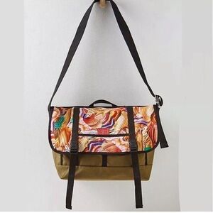 FP x Manhattan Portage Messenger Bag NWT Color KALEIDESCOPE